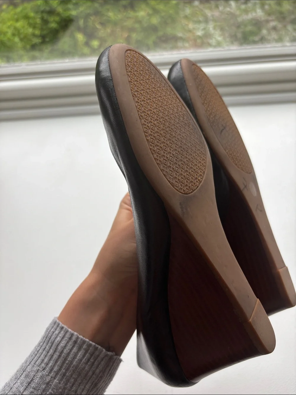 Tory Burch Black Leather Raleigh Round Toe Wedge Pumps size 8